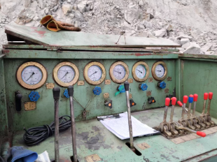 400反井鉆機設(shè)備運往山西金礦