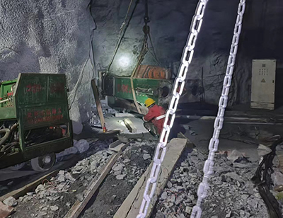 接鉆桿-反井鉆機導(dǎo)孔操作