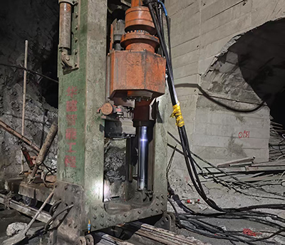 導孔-擴孔-反井施工